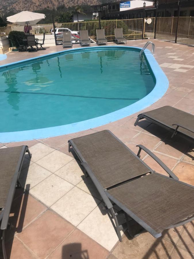 ת'רי ריברס Western Holiday Lodge מראה חיצוני תמונה