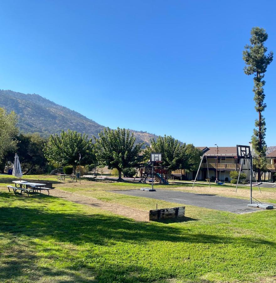 ת'רי ריברס Western Holiday Lodge מראה חיצוני תמונה