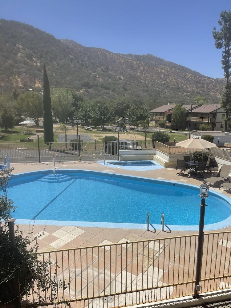 ת'רי ריברס Western Holiday Lodge מראה חיצוני תמונה